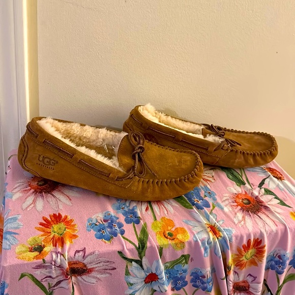 Never used ugg moccasins - Picture 1 of 5